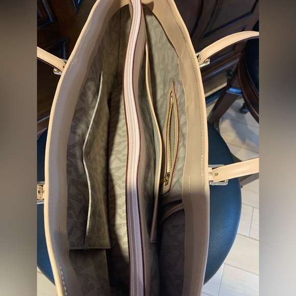 Michael Kors Jet Set Travel - Picture 13 of 16